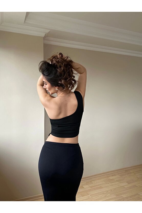 Siyah Püskül Detay Bluz