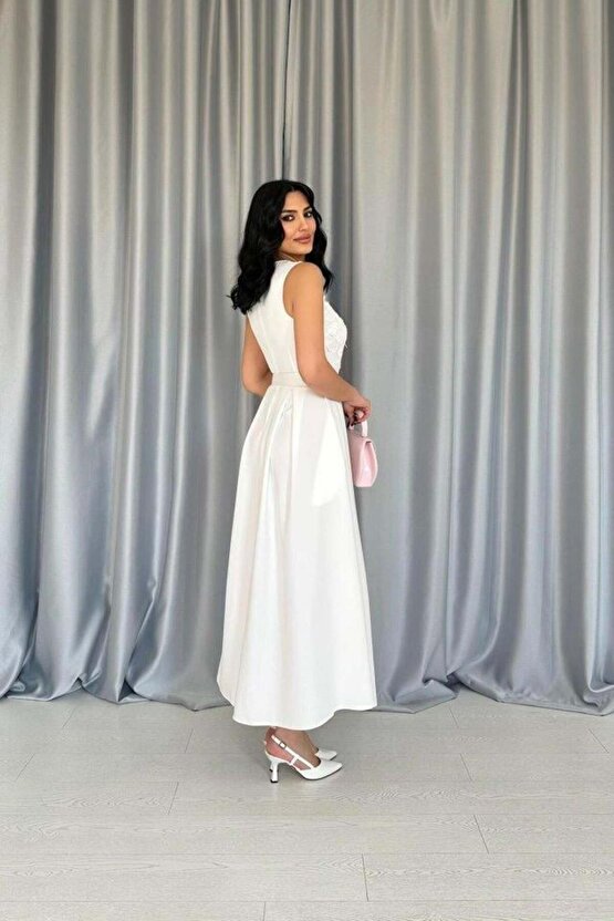 Beyaz Önü Dantel Detaylı Kemerli Elbise