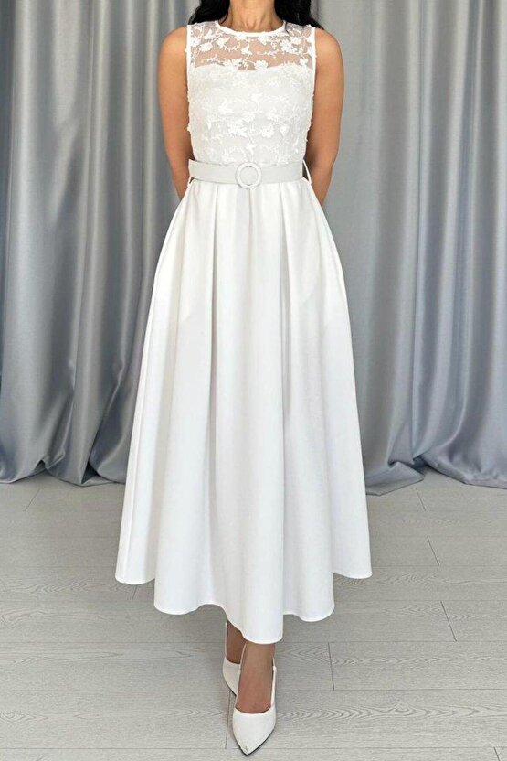 Beyaz Önü Dantel Detaylı Kemerli Elbise