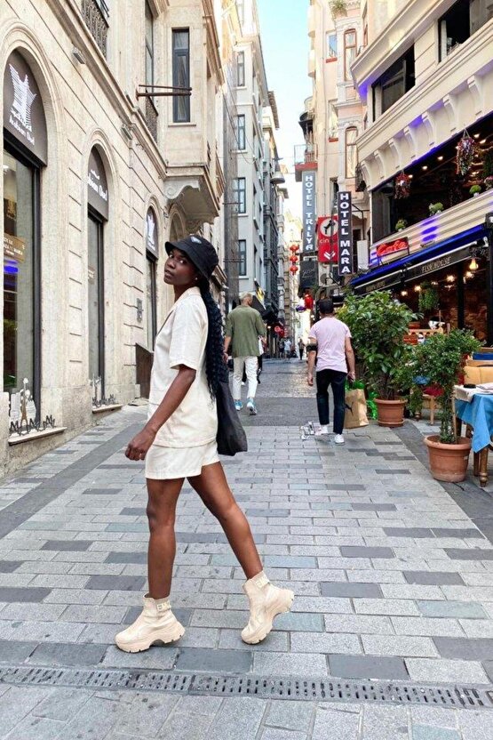 Bej Ceket Ve Şort Takım