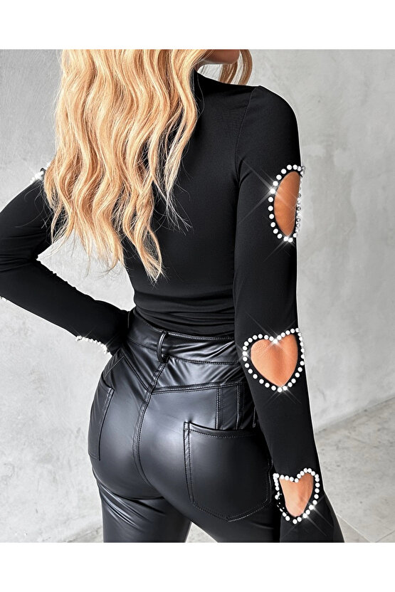 Kadın Uzun Kollu Yarı Balıkçı Yaka Pencere Detaylı Kolları Kalp Desen Taşlı Viskon Bluz