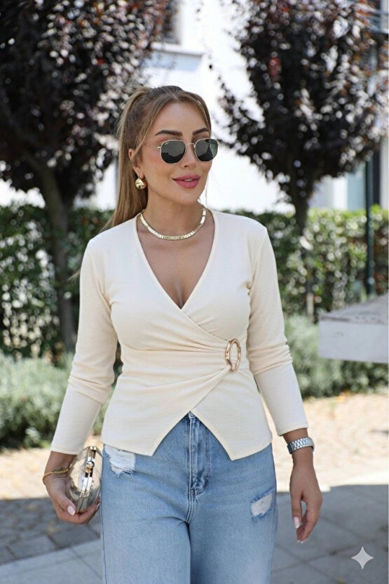 Kadın Uzun Kollu Kruvaze Yakalı Toka Detaylı Viskon Bluz