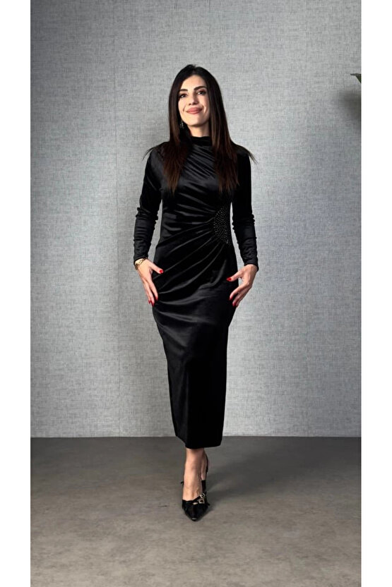 Kadın Balıkçı Yaka Büzgü Ve Taş Işleme Detay Maxi Boy Kadife Elbise