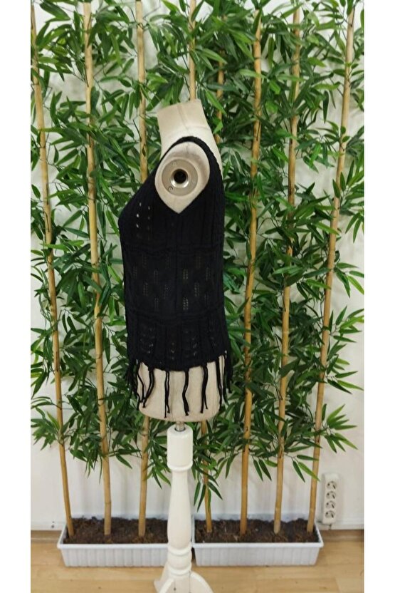 Kadın askılı yuvarlak yaka önden düğmeli püsküllü triko bluz