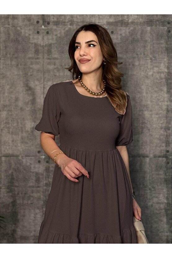 Kadın Kısa Kollu Yakası Açık Katlı Bürümcük Balon Elbise