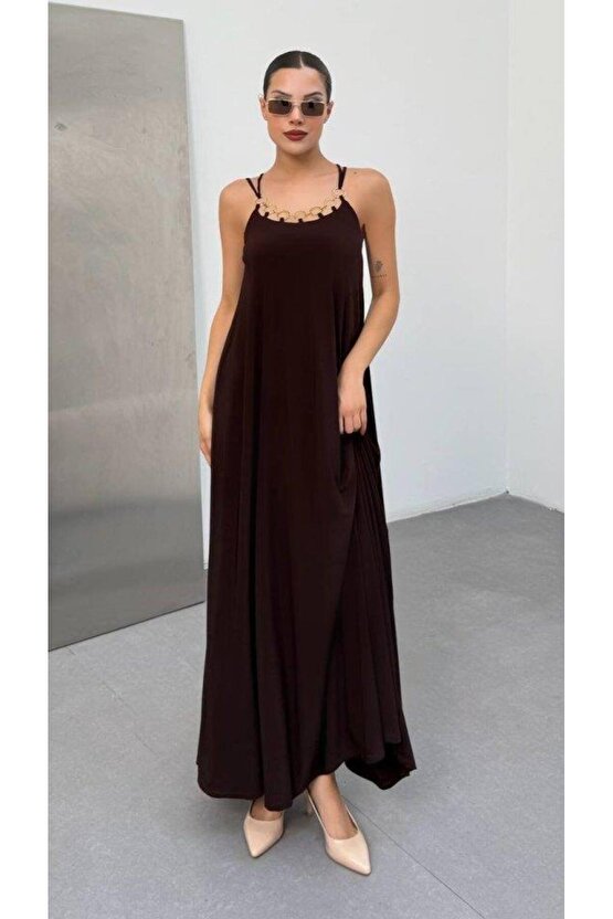 Kadın Omuz Askılı Kuş Gözü Zincir Detay Sandy Kumaş Maxi Boy Elbise