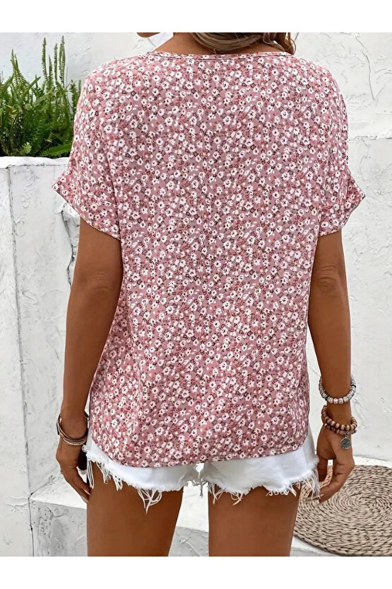 Kadın Kısa Kollu çentikli V Yaka Ve Düğme Detaylı çiçek Desenli Süprem Bluz