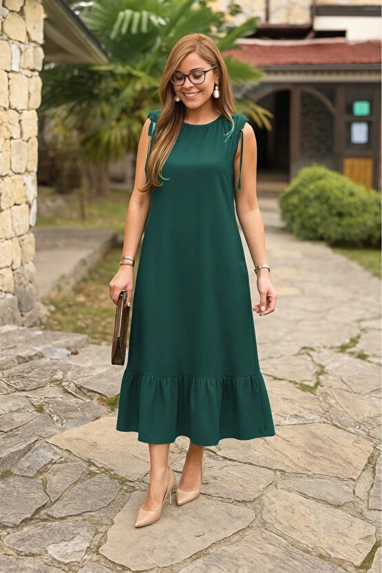 Kadın Omuzlardan Büzgülü Kayık Yaka Fırfırlı Janjan Krep Elbise