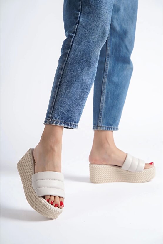 REINA Dolgu Topuklu Ortopedik Taban Hasır Görünümlü Kadın Terlik CKT - Krem