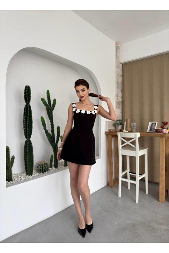 Alyosa Çiçek Detaylı Elbise