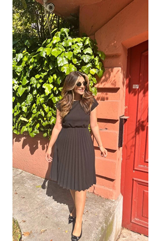 MDB Kadın Kısa Kollu Yakası Açık Belden Lastikli Pileli Kısa Ithal Krep Elbise