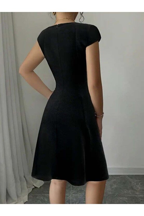 Kadın Kısa Kollu Geometrik Yakalı Janjan Krep Elbise