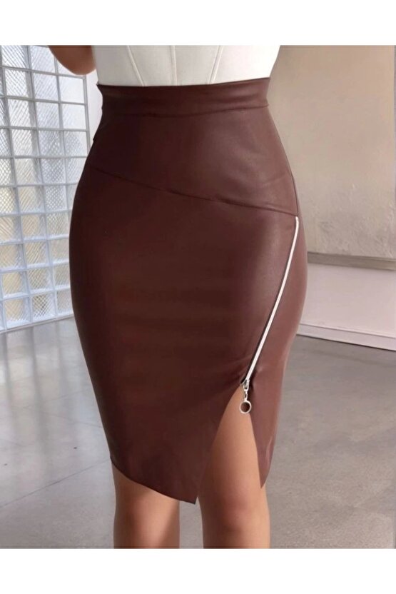 Kadın Yüksek Bel Yandan Fermuarlı Ve Yırtmaçlı Deri Etek