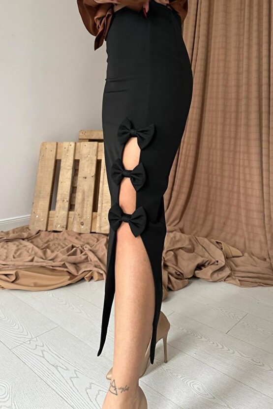 Siyah Fiyonk Detaylı Etek -COLLECTION