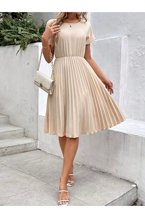 Kadın Kısa Kollu Yakası Açık Belden Lastikli Pileli Kısa Ithal Krep Elbise