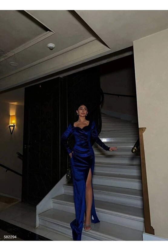 Kadın Kadife Kumaş Kalp Yaka Yırtmaç Detaylı axi Boy Elbise