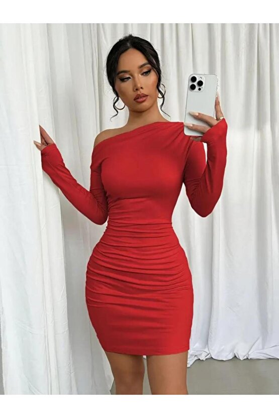 Kadın Uzun Kollu Tek Omuzu Açık Yanlardan Büzgülü Kısa Sandy Elbise