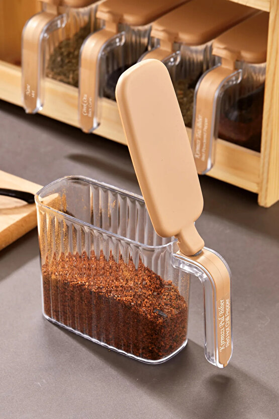 10lu Ahşap Standlı Baharatlık Seti – Kapaklı, Kaşıklı ve Kulplu Şeffaf Baharatlık Takımı Etiketli