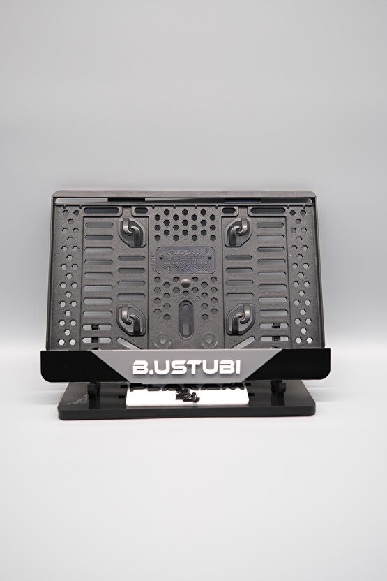 ORTASI GRİ PARÇALI BEYAZ YAZILI KİŞİYE ÖZEL İSİMLİ PLEKSİ MOTOR PLAKALIĞI