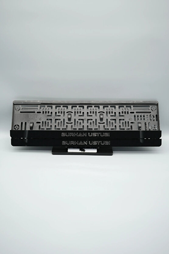 KİŞİYE ÖZEL İSİMLİ GÜMÜŞ PLEKSİ ARABA PLAKALIĞI