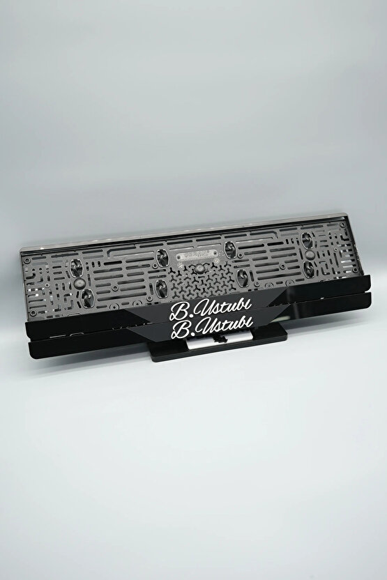 EL YAZI FONTLU ORTASI MAT SİYAH PARÇALI KİŞİYE ÖZEL İSİMLİ PLEKSİ ARABA PLAKALIĞI