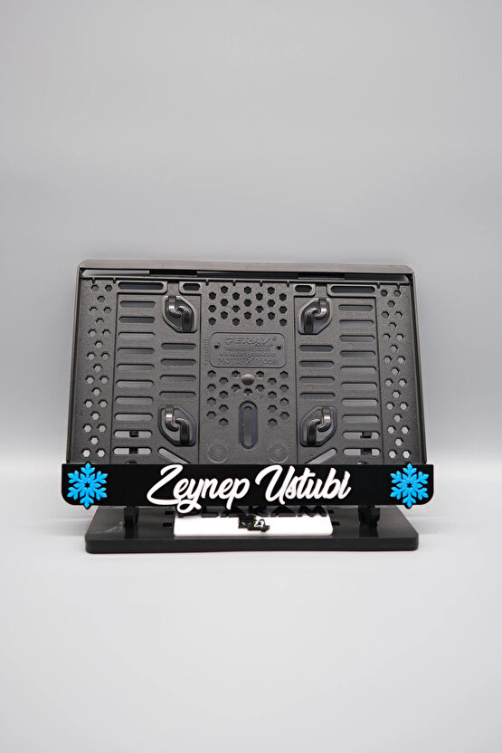 EL YAZI FONTLU KAR TANELİ SİYAH BEYAZ KİŞİYE ÖZEL İSİMLİ PLEKSİ MOTOR PLAKALIĞI