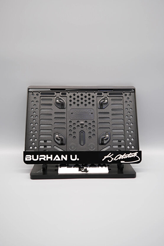 K.A. BENZERİ İMZA FONTLU KİŞİYE ÖZEL İSİMLİ PLEKSİ MOTOR PLAKALIĞI