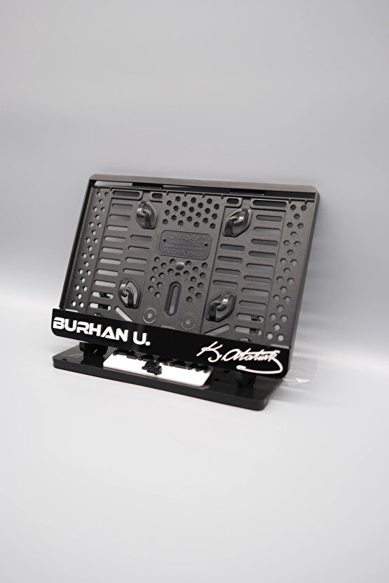 K.A. BENZERİ İMZA FONTLU KİŞİYE ÖZEL İSİMLİ PLEKSİ MOTOR PLAKALIĞI