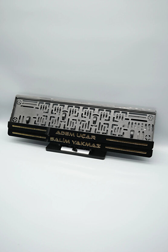 ÇİZGİLİ GOLD KİŞİYE ÖZEL İSİMLİ PLEKSİ ARABA PLAKALIĞI