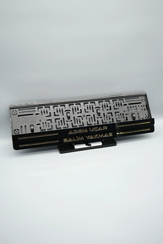 ÇİZGİLİ GOLD KİŞİYE ÖZEL İSİMLİ PLEKSİ ARABA PLAKALIĞI