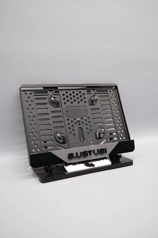 ORTASI GRİ PARÇALI KİŞİYE ÖZEL İSİMLİ PLEKSİ MOTOR PLAKALIĞI