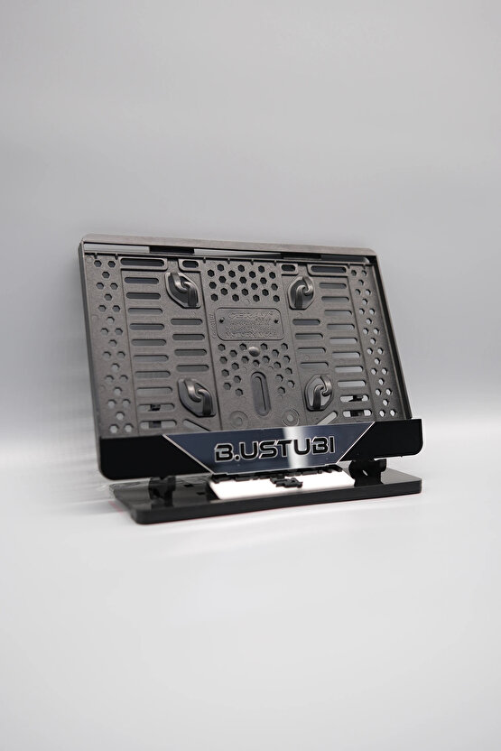 ORTASI GÜMÜŞ PARÇALI KİŞİYE ÖZEL İSİMLİ PLEKSİ MOTOR PLAKALIĞI