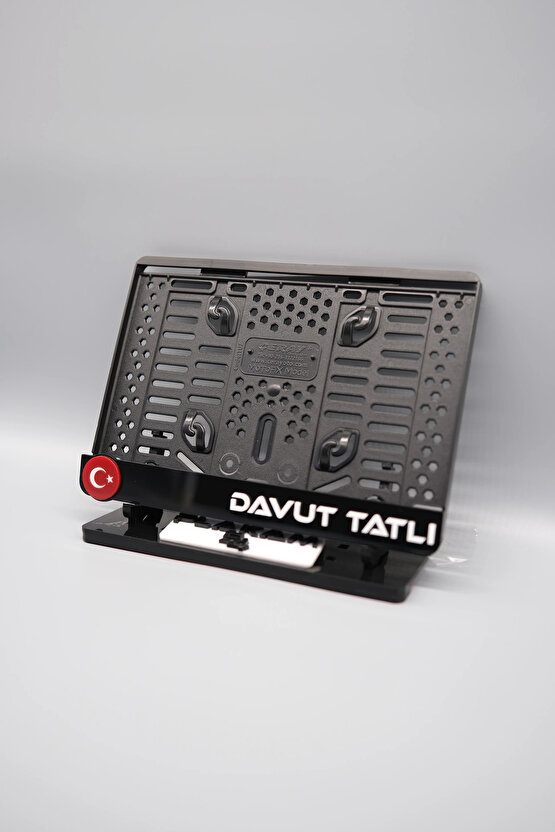 SOLDA BAYRAK SAĞDA İSİM OLAN KİŞİYE ÖZEL İSİMLİ PLEKSİ MOTOR PLAKALIĞI