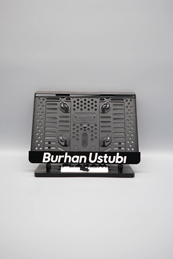 İTALİK KÜÇÜK HARFLİ DÜZ FONTLU KİŞİYE ÖZEL İSİMLİ PLEKSİ MOTOR PLAKALIĞI