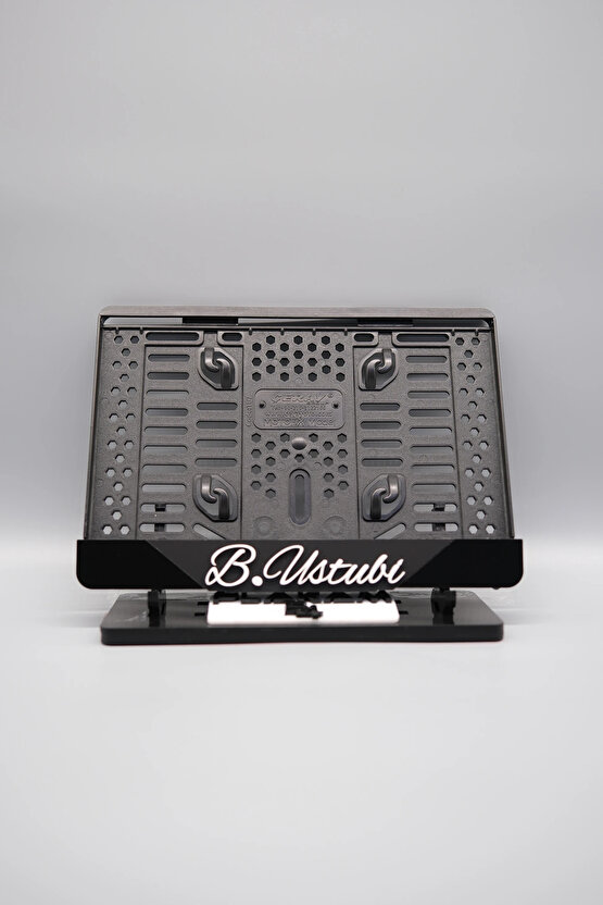 EL YAZI FONTLU ORTASI MAT SİYAH PARÇALI KİŞİYE ÖZEL İSİMLİ PLEKSİ MOTOR PLAKALIĞI