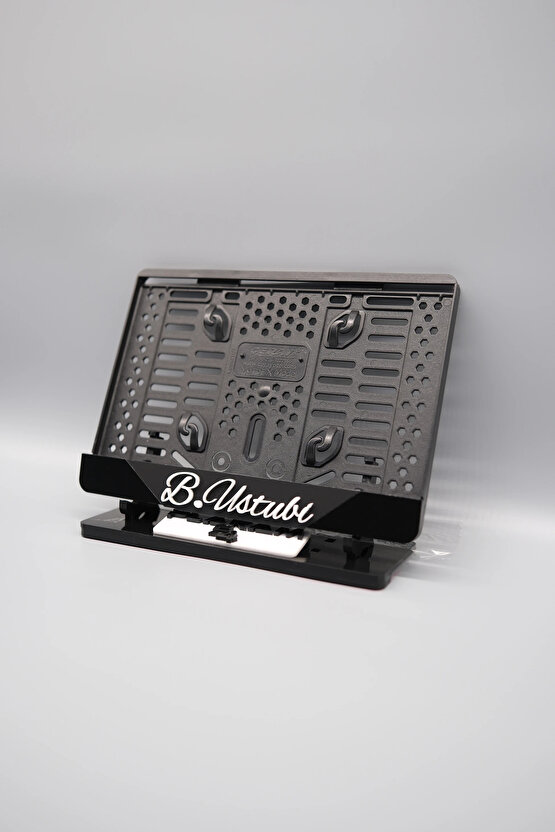 EL YAZI FONTLU ORTASI MAT SİYAH PARÇALI KİŞİYE ÖZEL İSİMLİ PLEKSİ MOTOR PLAKALIĞI