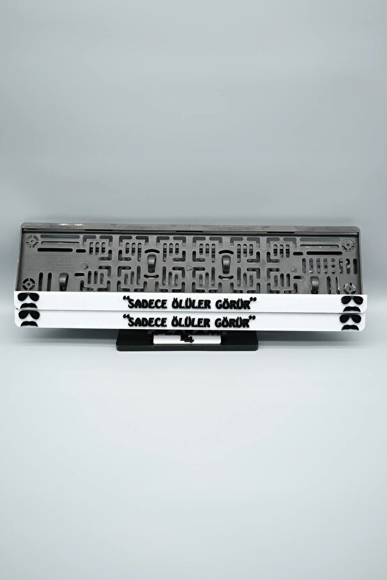 SADECE ÖLÜLER GÖRÜR YAZILI 3D KABARTMALI PLEKSİ ARABA PLAKALIĞI