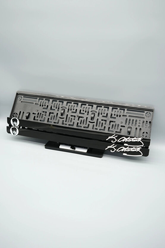 K.ATATÜRK POTRE VE İMZA BENZER 3D KABARTMALI PLEKSİ ARABA PLAKALIĞI