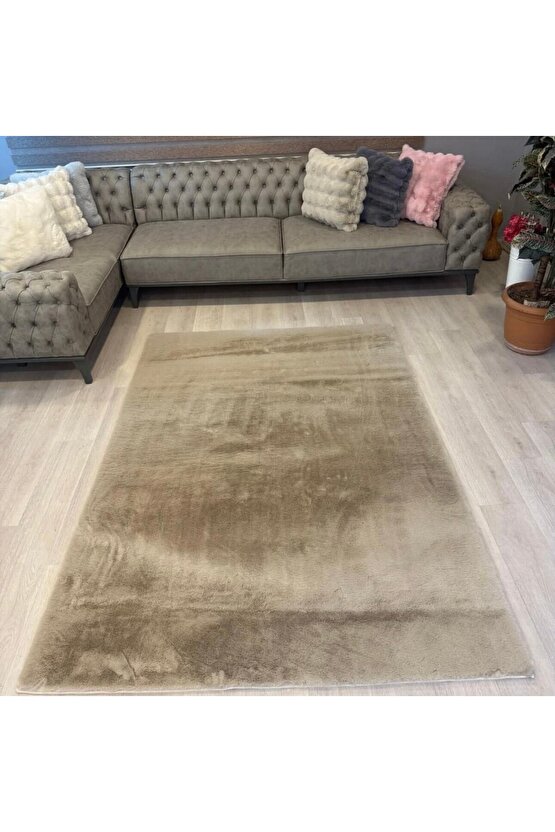 Premium Yumuşacık Tavşan Tüyü Serisi Tüy Dökmez Kaymaz Dokuma Taban Peluş Halı Vizon