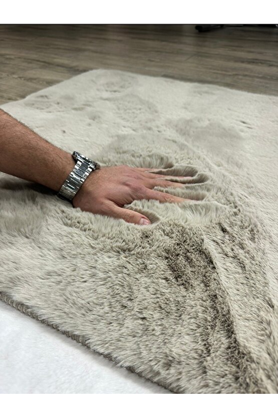 Premium Yumuşacık Tavşan Tüyü Serisi Tüy Dökmez Kaymaz Dokuma Taban Peluş Halı Vizon