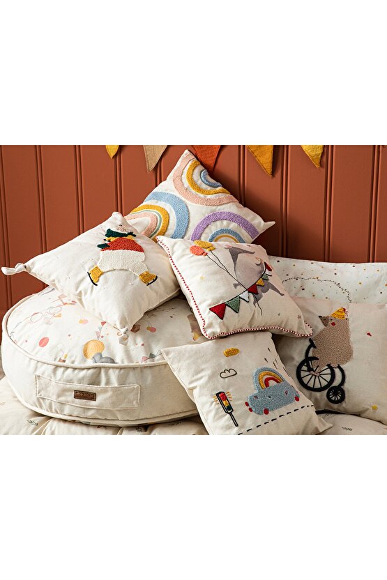 Polar Bear Dolgulu Dekoratif Kırlent 30x30 Cm Bej