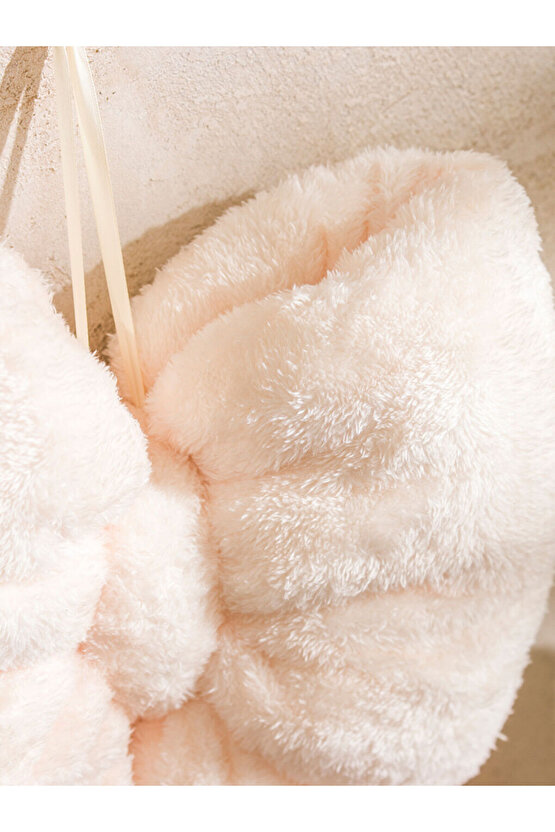 Esvab Giyimden Şık Tercihler | Fiyonk Pelüş Dekorasyon Eşyası