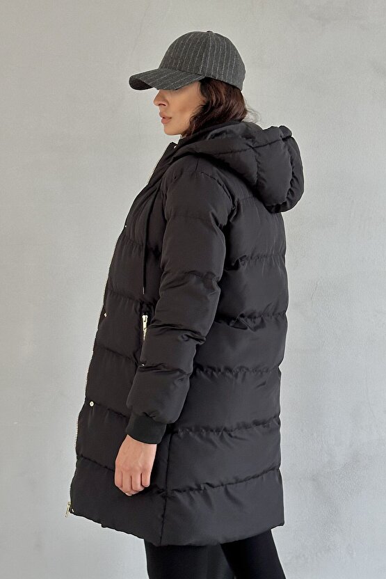 Kadın Siyah Uzun Şişme Mont - Kapüşonlu, Gold Detaylı