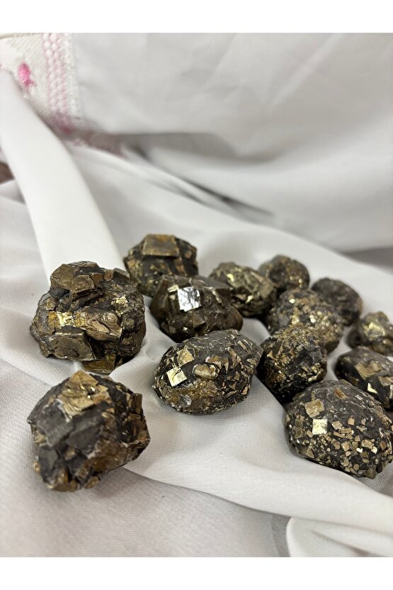 Pirit taşı. 34-140gr arasında değişiklik gösterebilir