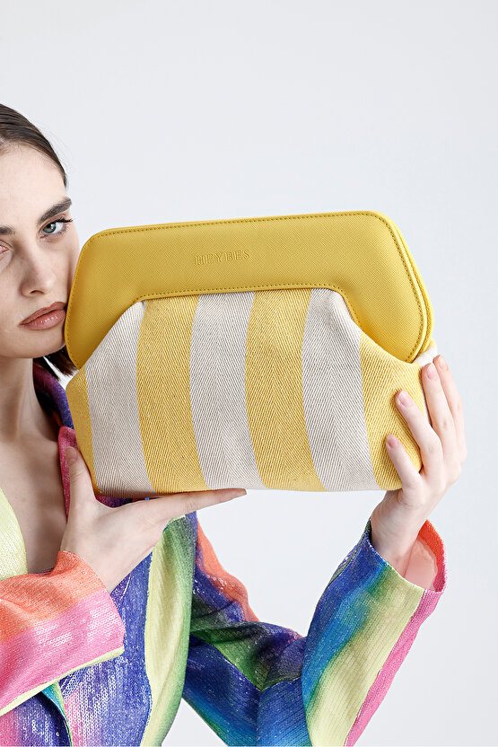 Heybes Kadın Sarı Çizgi Desenli Kanvas Clutch El Çantası