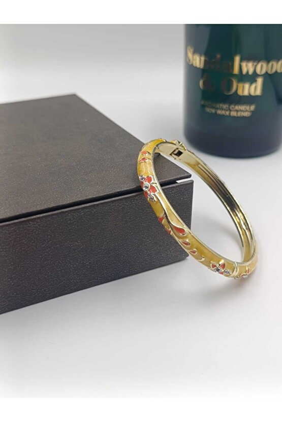 Mineli Çiçek İşlemeli Çelik Bilezik