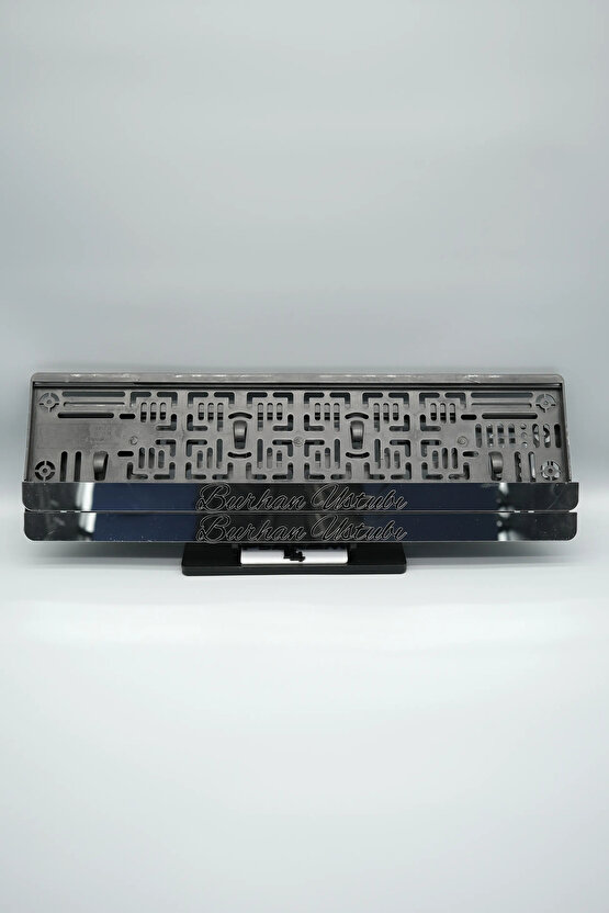 İNCE EL YAZI FONTLU KİŞİYE ÖZEL İSİMLİ GÜMÜŞ PLEKSİ ARABA PLAKALIĞI