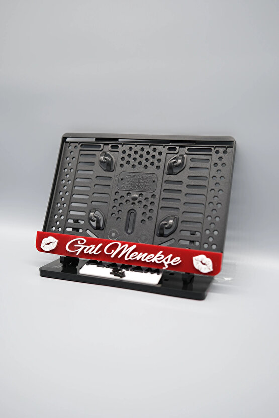 EL YAZI FONTLU DUDAK EMOJİLİ KIRMIZI BEYAZ KİŞİYE ÖZEL İSİMLİ PLEKSİ MOTOR PLAKALIĞI