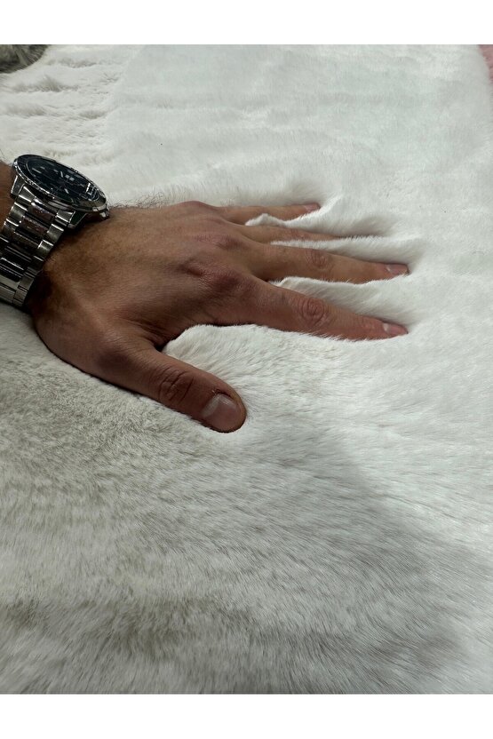 Premium Yumuşacık Tavşan Tüyü Serisi Tüy Dökmez Kaymaz Dokuma Taban Peluş Halı Beyaz