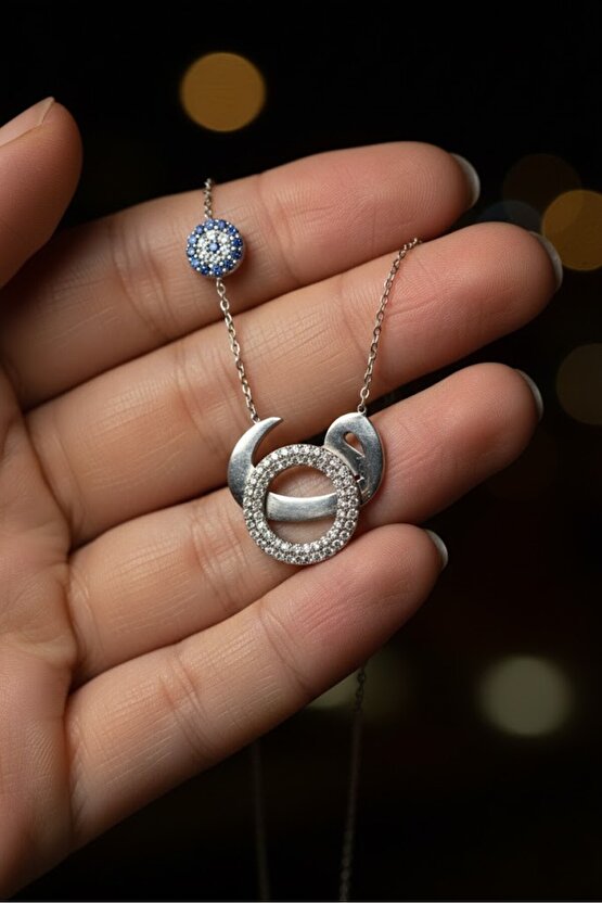 Halka Üstünde Vav Kolye